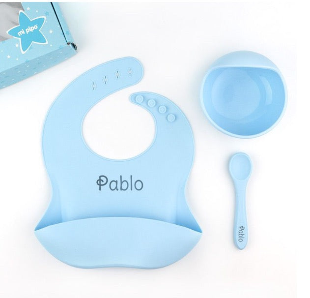 Vajilla con babero, bol y cuchara personalizado azul